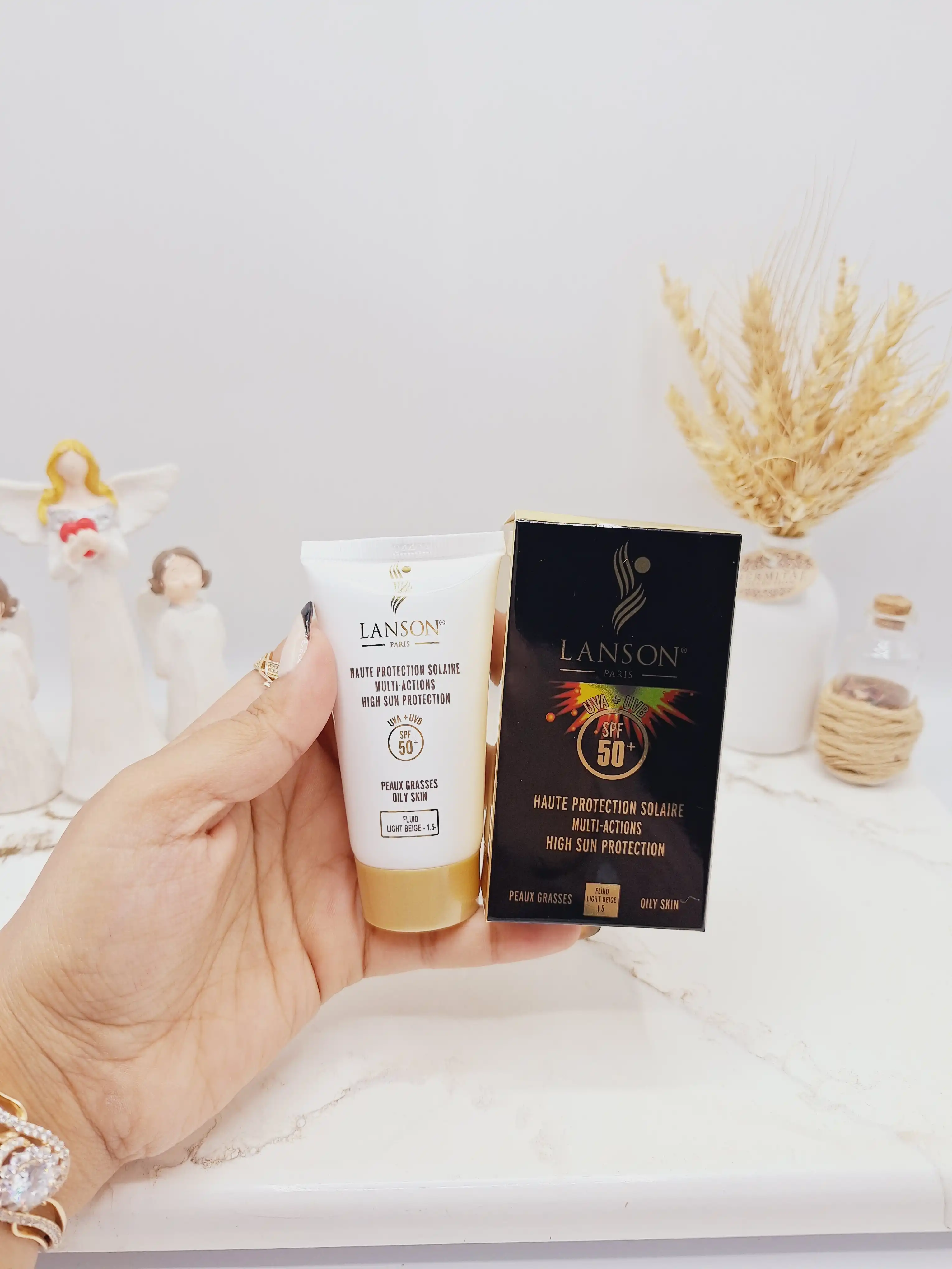 ضد آفتاب فلوئید بی رنگ لانسون مناسب برای پوست مختلط و چرب با ‏SPF50‏ محافظت در برابر آفتاب بالا