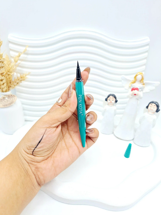 خط چشم مشکی پوکه سبز با کیفیت برند PEN KOTA